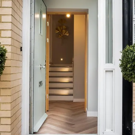 London'S Modern Nuance Apartment - Battersea